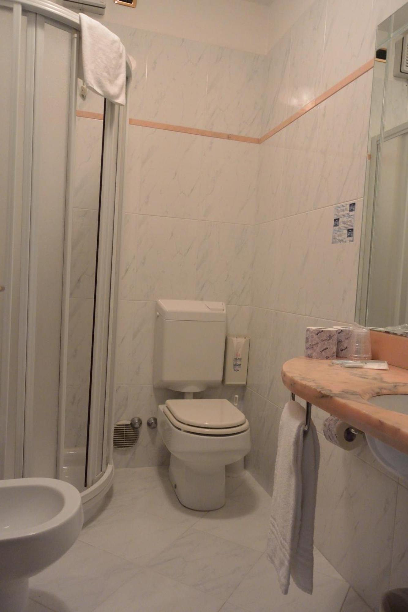 Hotel Alisei Lignano Sabbiadoro Phòng bức ảnh