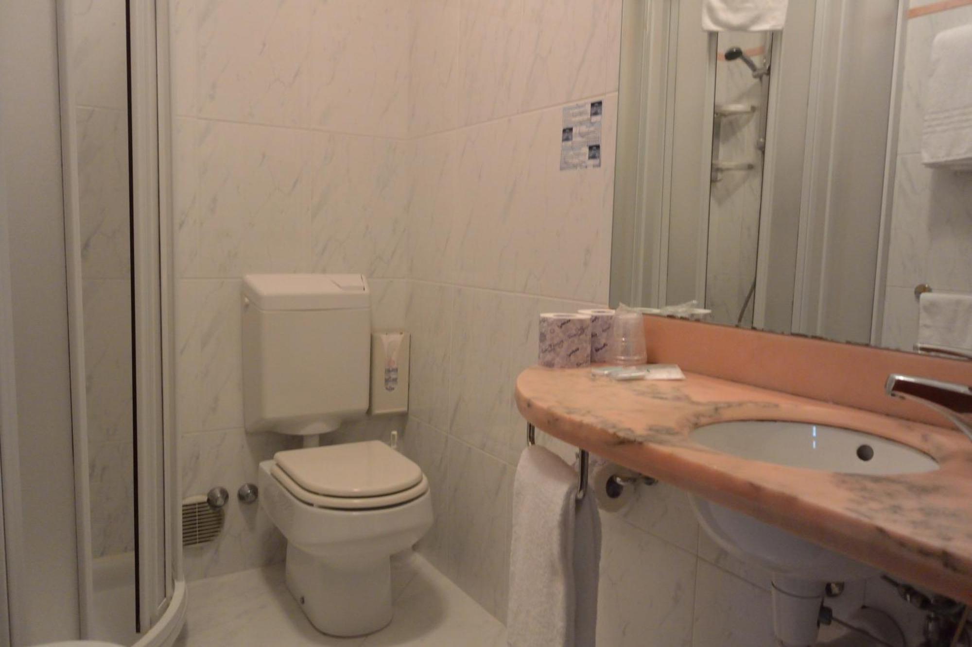Hotel Alisei Lignano Sabbiadoro Phòng bức ảnh