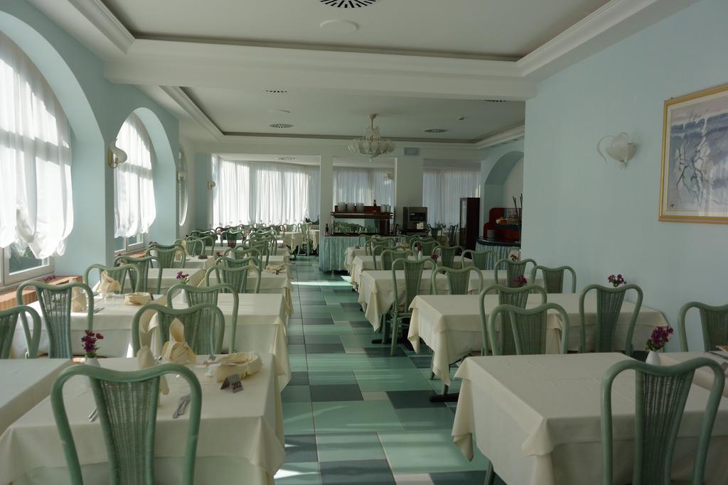 Hotel Alisei Lignano Sabbiadoro Ngoại thất bức ảnh