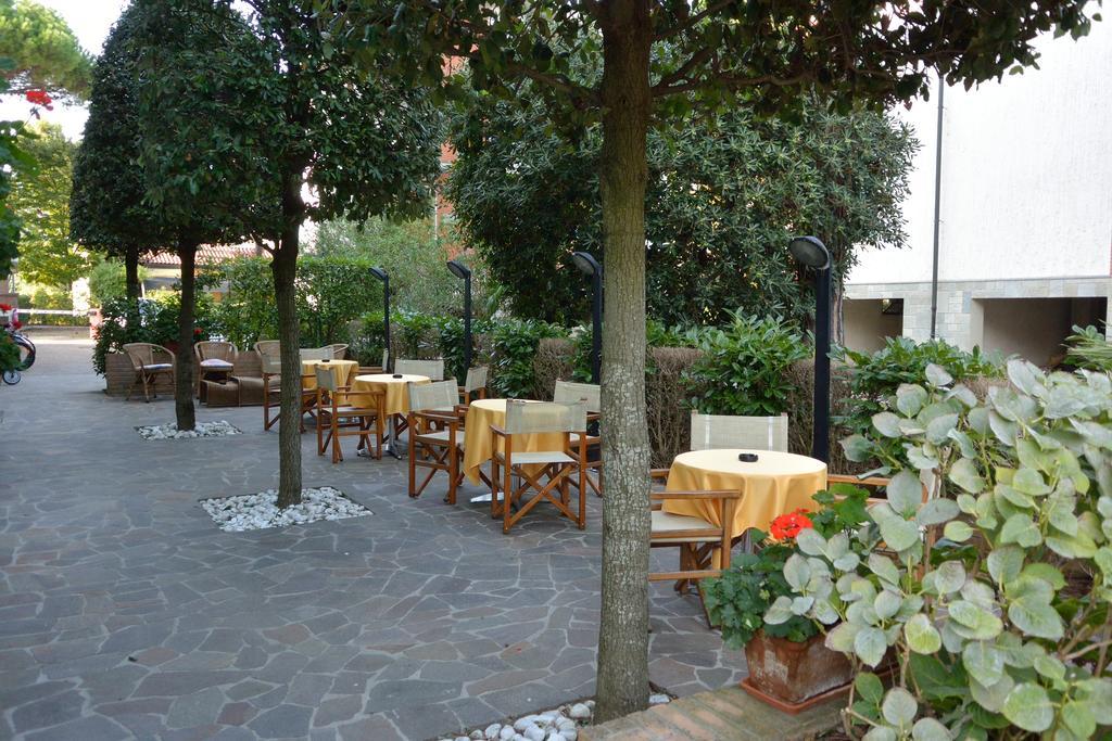 Hotel Alisei Lignano Sabbiadoro Ngoại thất bức ảnh