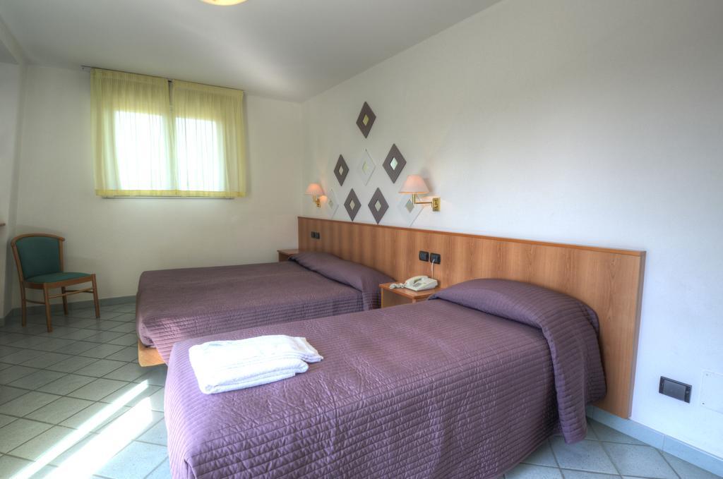 Hotel Alisei Lignano Sabbiadoro Phòng bức ảnh
