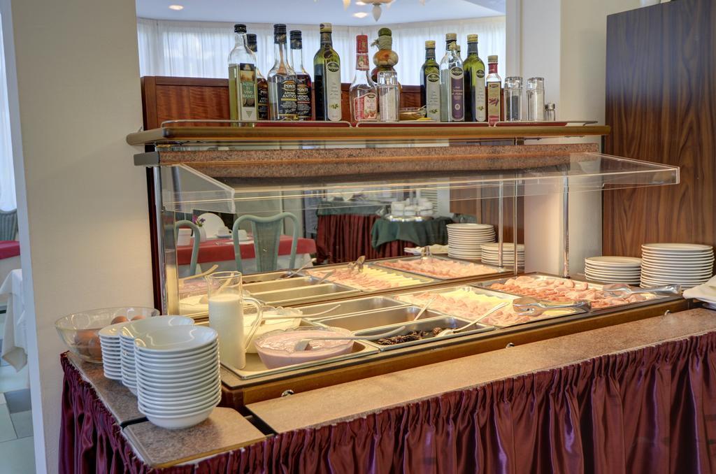 Hotel Alisei Lignano Sabbiadoro Ngoại thất bức ảnh