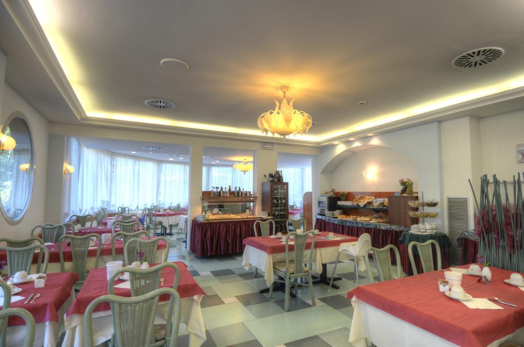 Hotel Alisei Lignano Sabbiadoro Ngoại thất bức ảnh